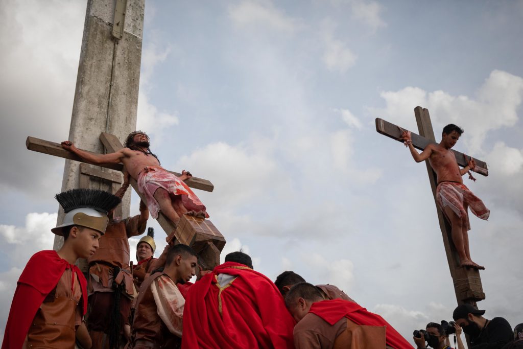 Caraqueños viven de nuevo el viacrucis en la favela más grande de Latinoamérica - caraquenos-viven-de-nuevo-el-viacrucis-en-la-favela-mas-grande-de-latinoamerica-1024x683