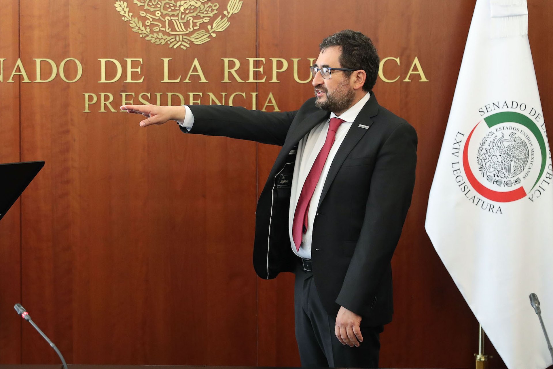 Senador de Morena “ofrece” embajadas a gobernadores salientes si se “comportan bien” en elecciones Senador de Morena “ofrece” embajadas a gobernadores salientes si se “comportan bien” en elecciones