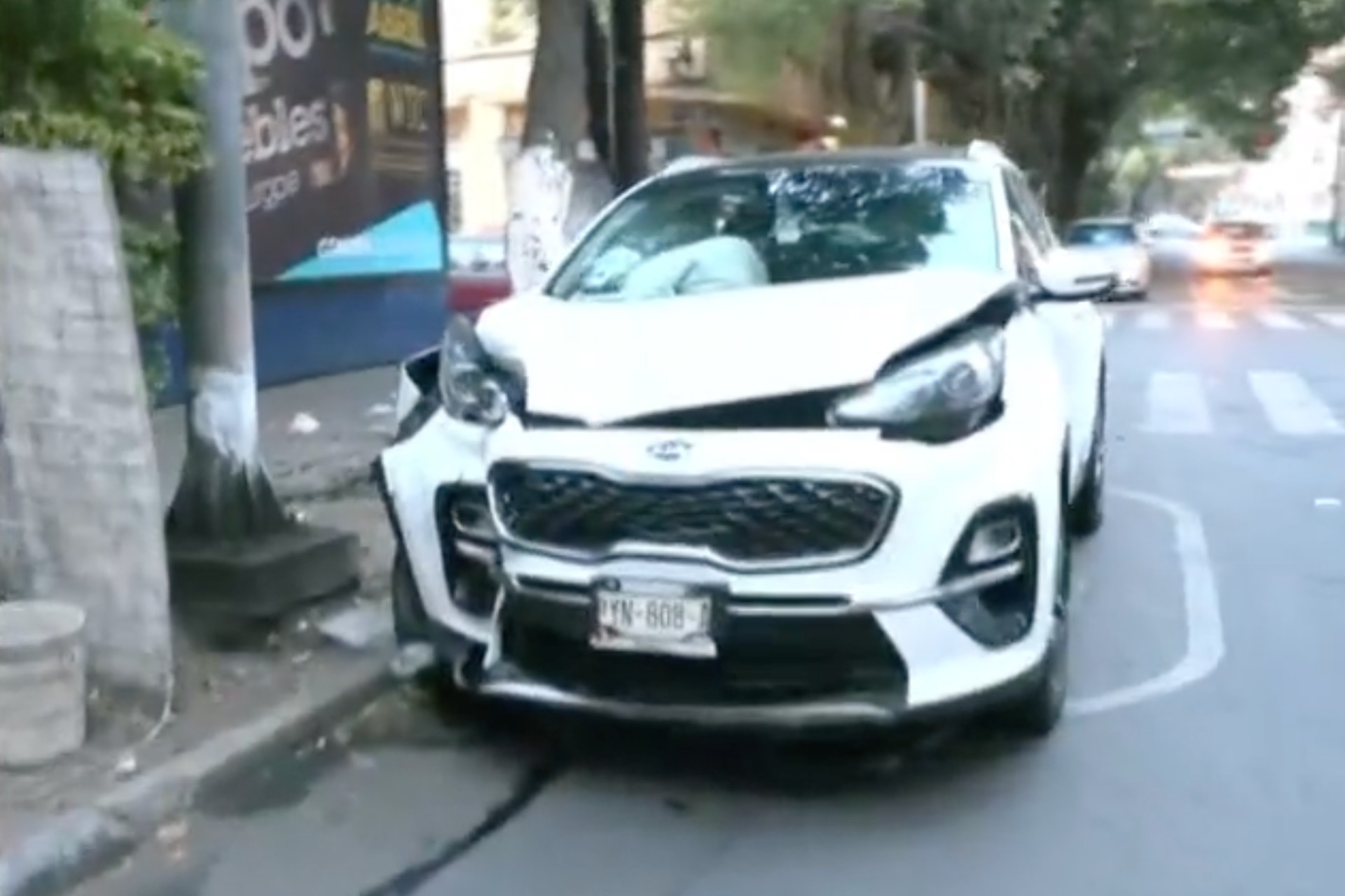 Choque entre camioneta y Trolebús deja ocho lesionados en CDMX