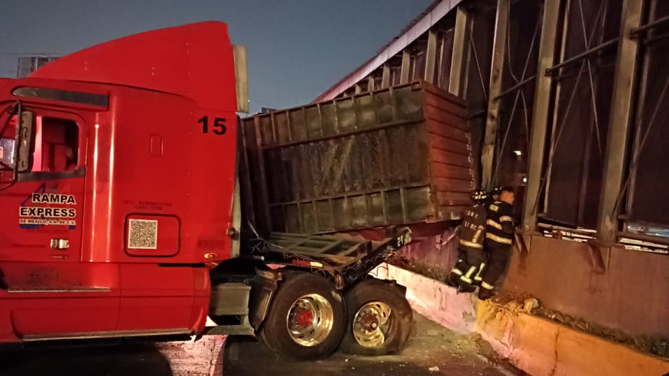 Reanudan servicio en Línea 5 del Metro tras choque de tráiler