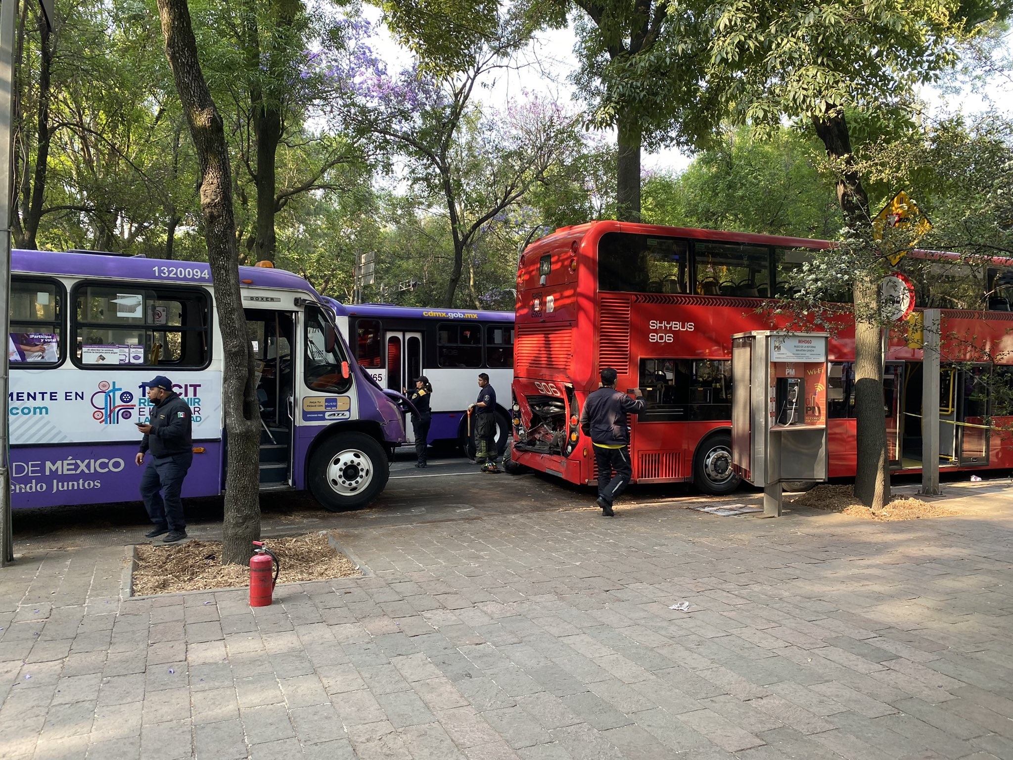 Sube a 60 cifra de heridos por choque entre camión y Metrobús en Reforma Sube a 60 cifra de heridos por choque entre camión y Metrobús en Reforma