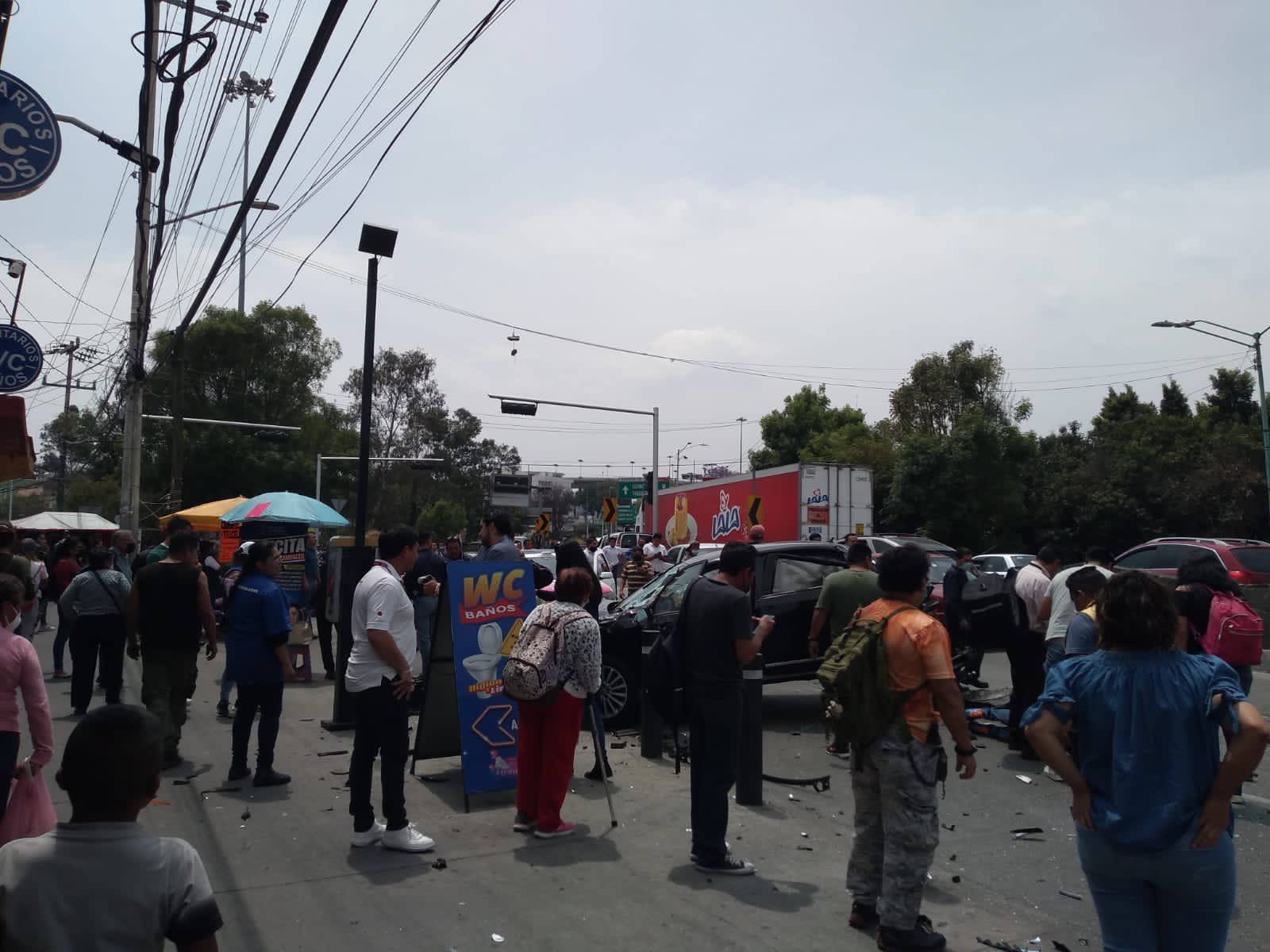 Once heridos por choque de camión contra vehículos y moto en Insurgentes Sur Once heridos por choque de camión contra vehículos y moto en Insurgentes Sur