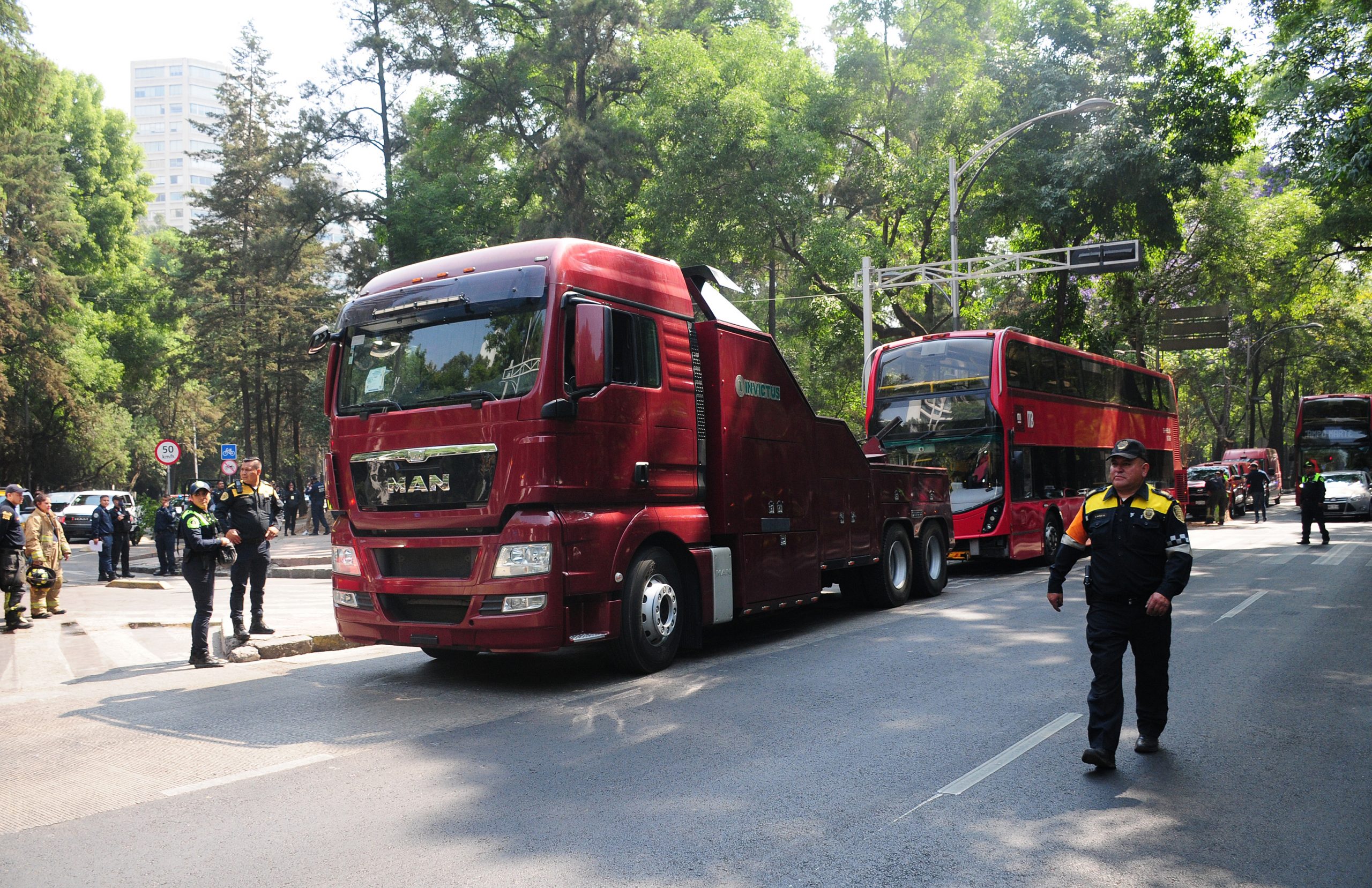 Suman 89 lesionados por choque de Metrobús y camión de pasajeros sobre Reforma, confirma Fiscalía