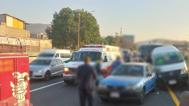 Choque en la autopista México-Pachuca deja 10 lesionados