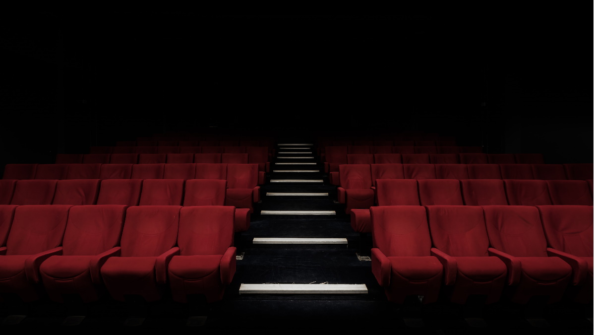 Todo listo para extender la alfombra roja en los 24 escalones del Olimpo de Cannes