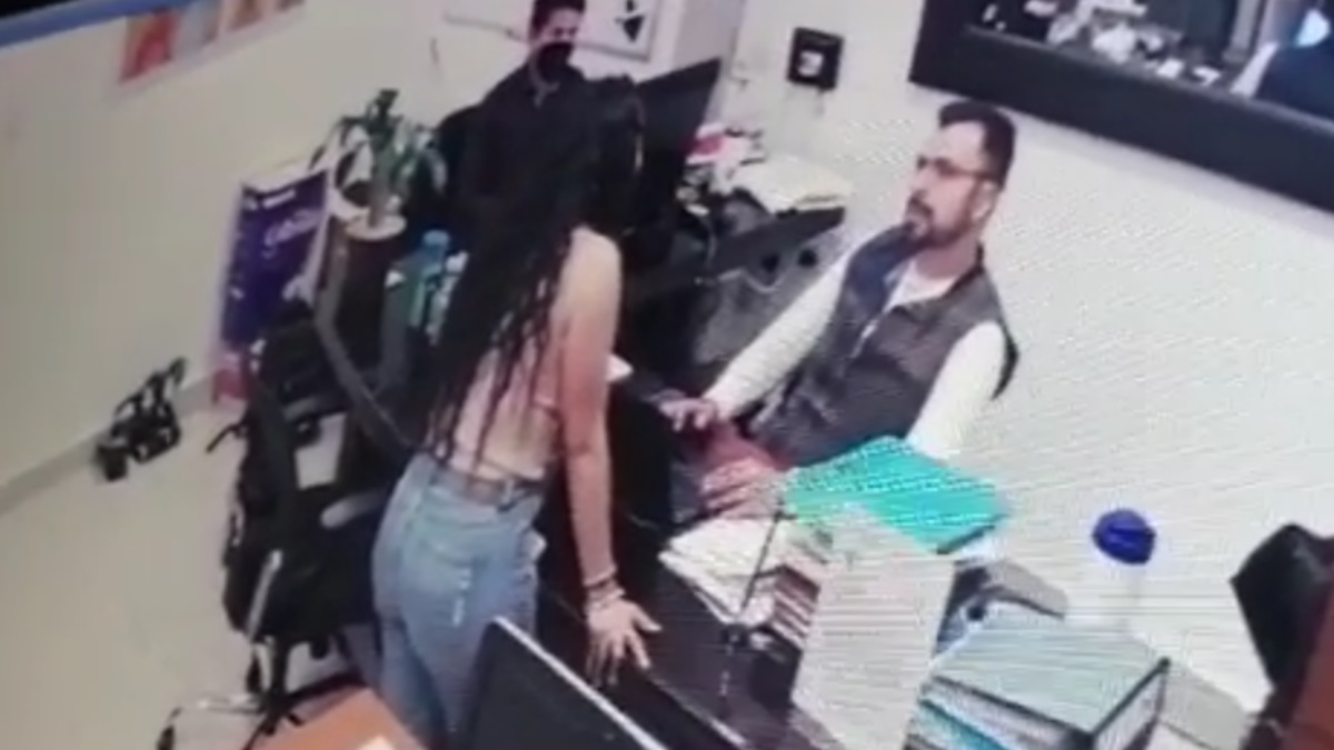 #Video Mujer agrede a administrador de City Towers y a policías en CDMX #Video Mujer agrede a administrador de City Towers y a policías en CDMX