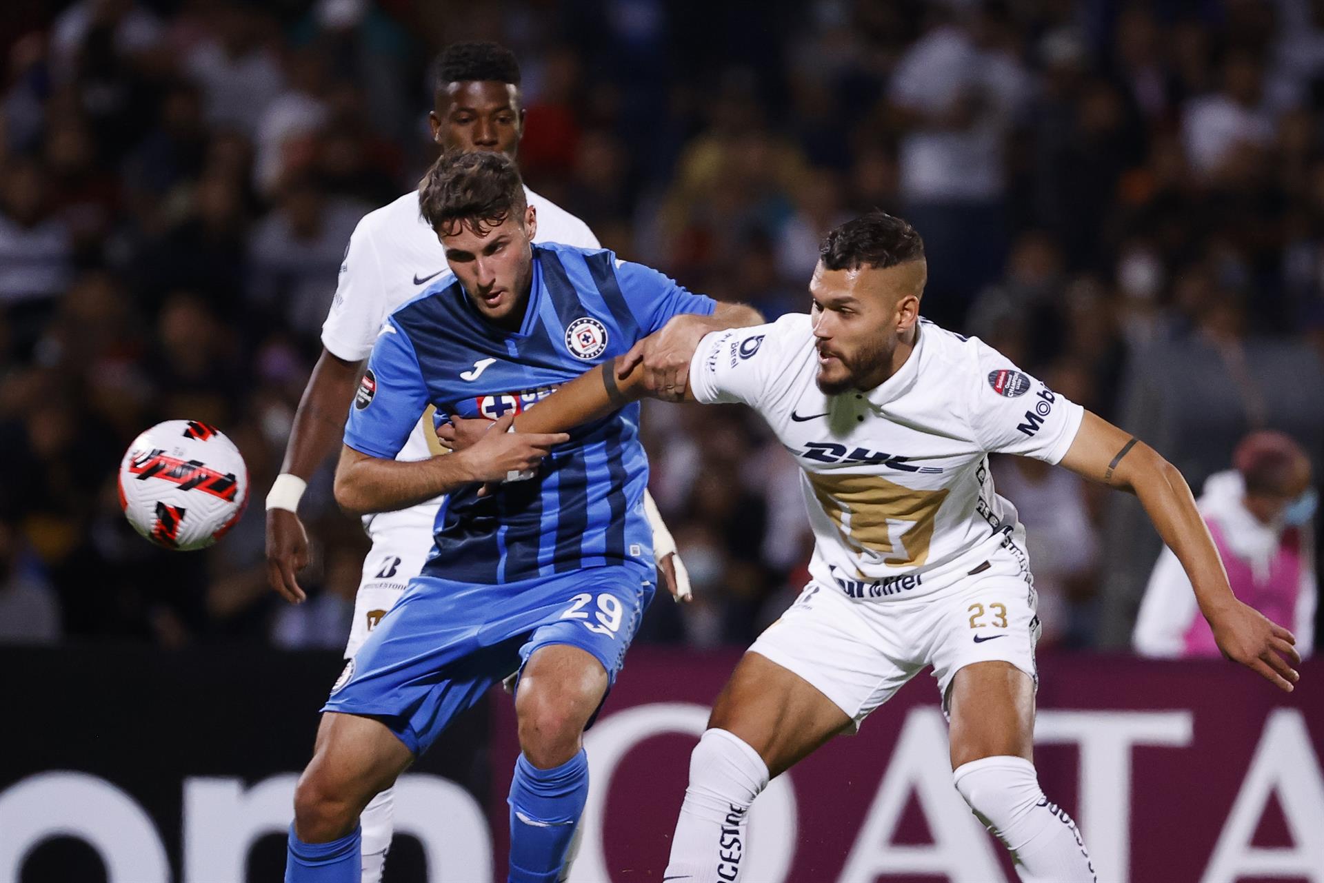 Cruz Azul recibe a Pumas obligado a ganar para acceder a final de Concachampions