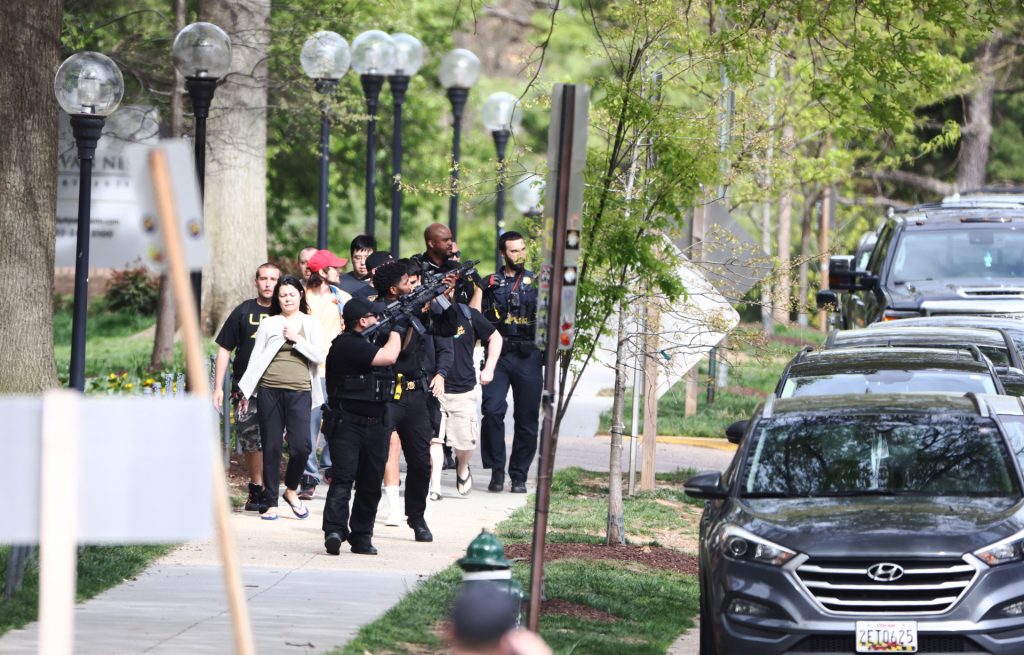 Cuatro heridos y un sospechoso a la fuga tras tiroteo en Washington - cuatro-heridos-y-un-sospechoso-a-la-fuga-tras-un-tiroteo-en-washington-4-1024x655