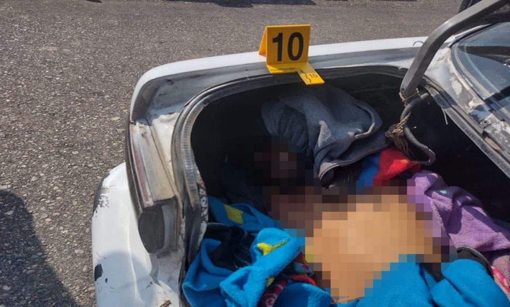 Hallan cinco cuerpos dentro de taxi en Juchitán, Guerrero - cuerpos-en-taxi-1024x618