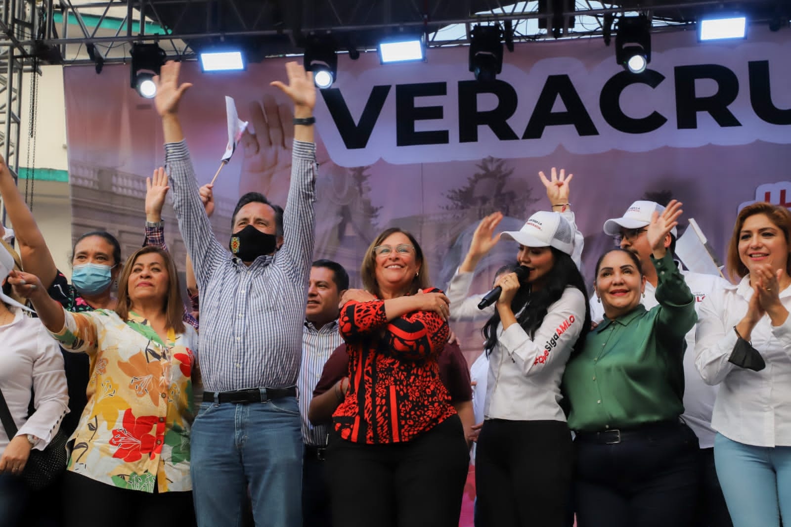 Cuitláhuac García y morenistas abarrotan centro de Xalapa, Veracruz, en mitin por Revocación de Mandato