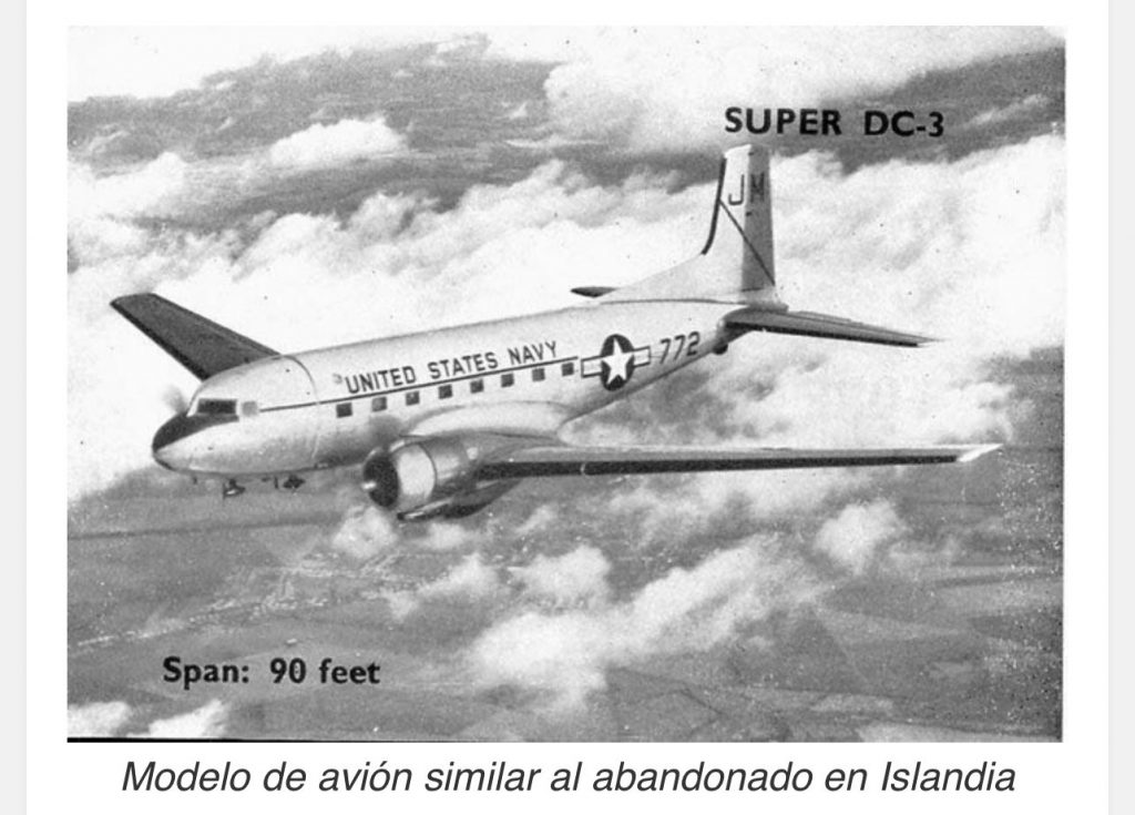 Restos de un avión militar de EE.UU. abandonado en una playa volcánica en Islandia - dd-1024x735