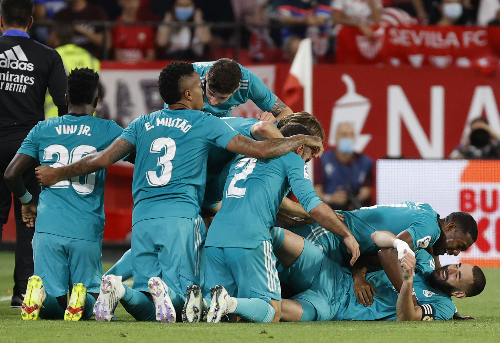 Real Madrid resucita en Sevilla para dar un golpe a LaLiga