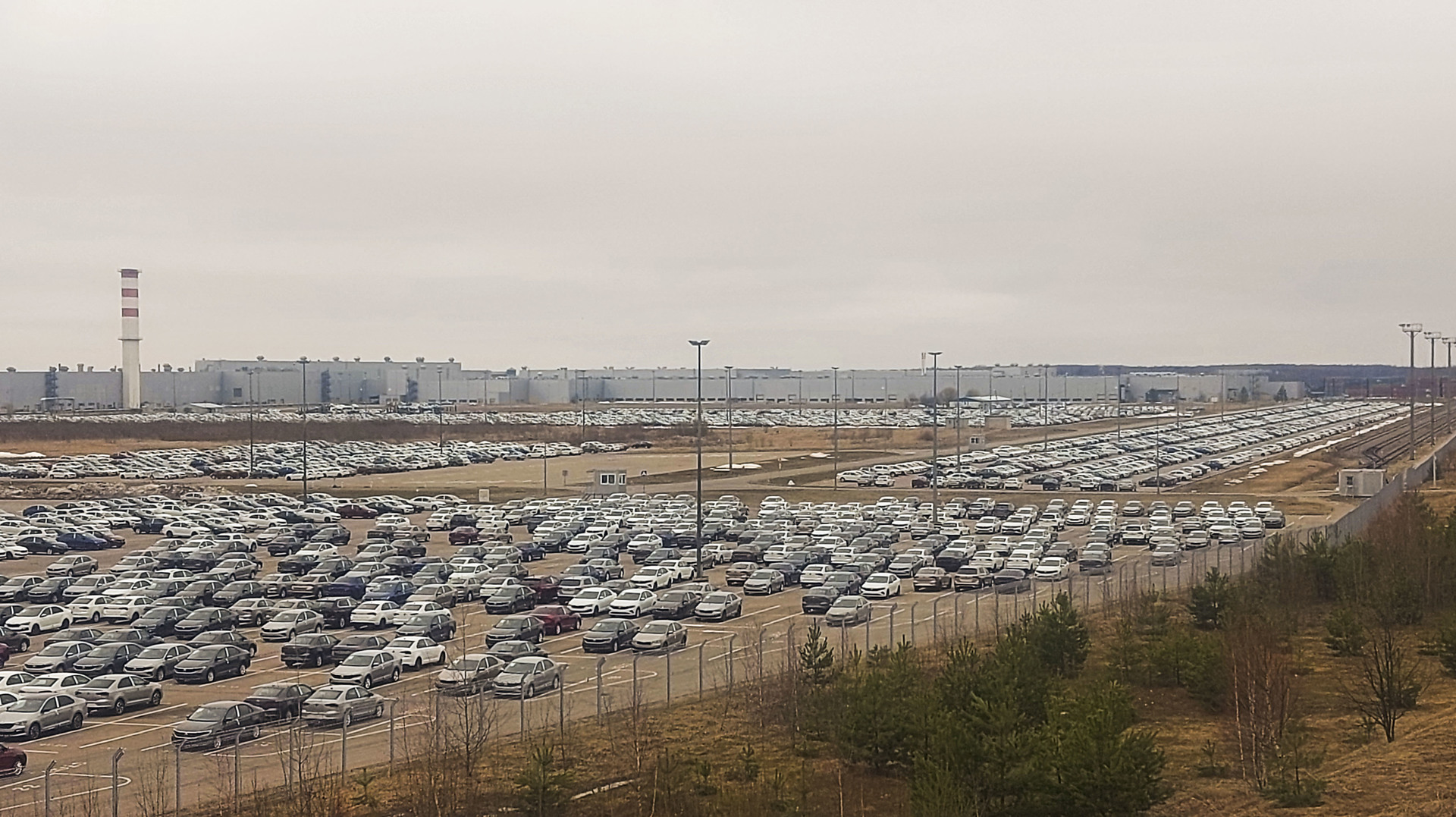 El sector automotriz ruso busca mantenerse a flote pese a las sanciones