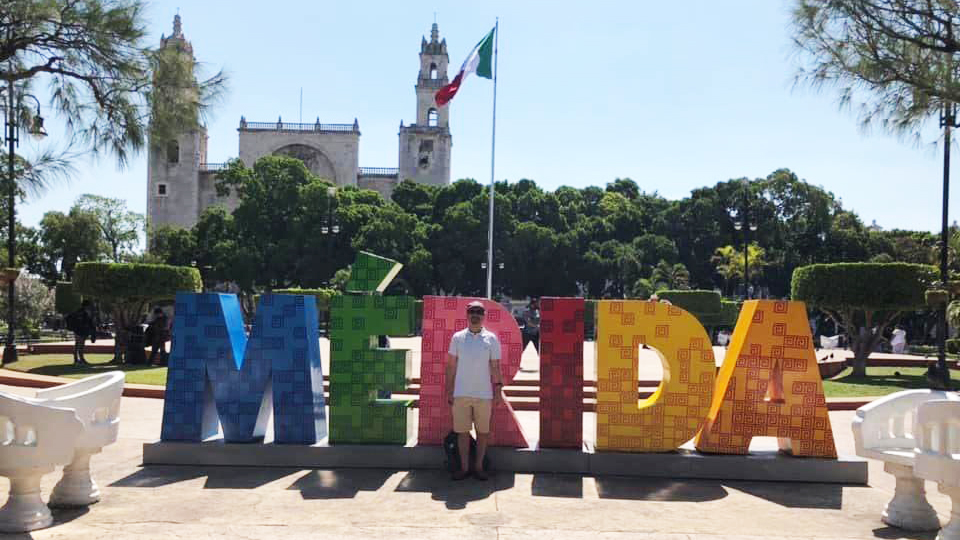 Embajador de Reino Unido se intoxica al comer en restaurante de Mérida