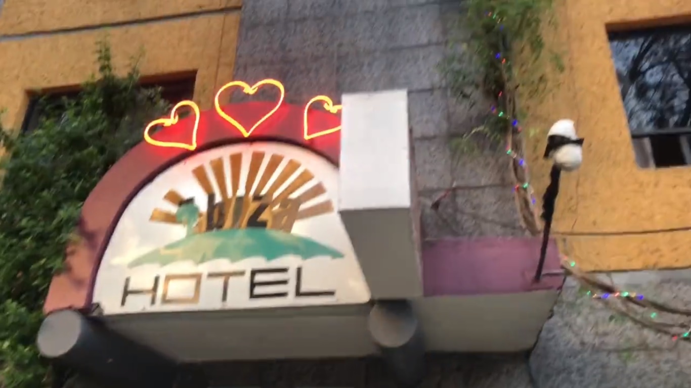 Asesinan a mujer al interior de hotel en la colonia Tabacalera