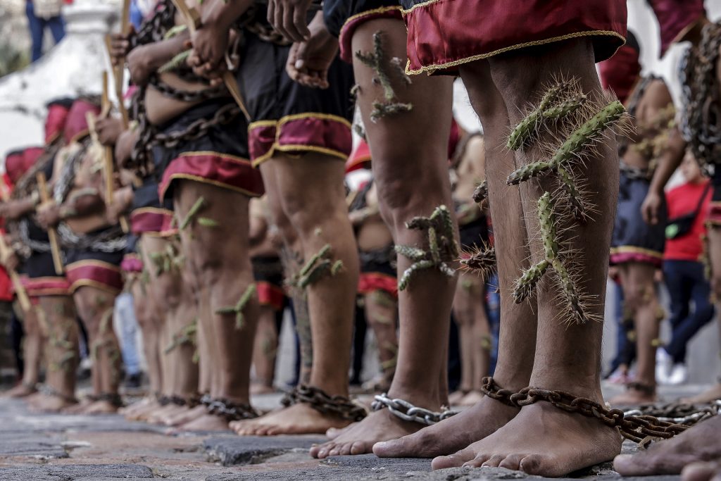 Regresa este Viernes Santo la procesión de los 'engrillados de Atlixco' - iconica-procesion-de-hombres-encadenados-regresa-al-centro-de-mexico-2-1024x683