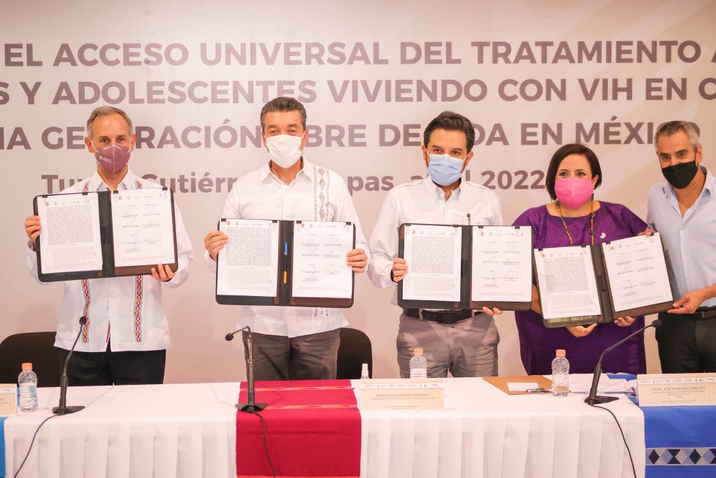 Sector Salud garantiza acceso universal a tratamiento antirretroviral a menores con VIH - imss-sector-salud-tratamiento-vih-menores-1024x683
