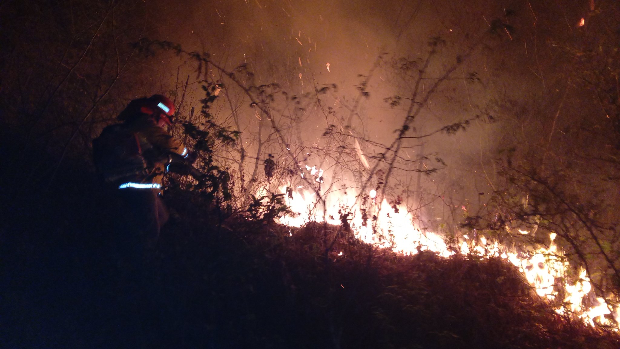 Incendio en Sierra de Santiago está fuera de control: PC de Nuevo León
