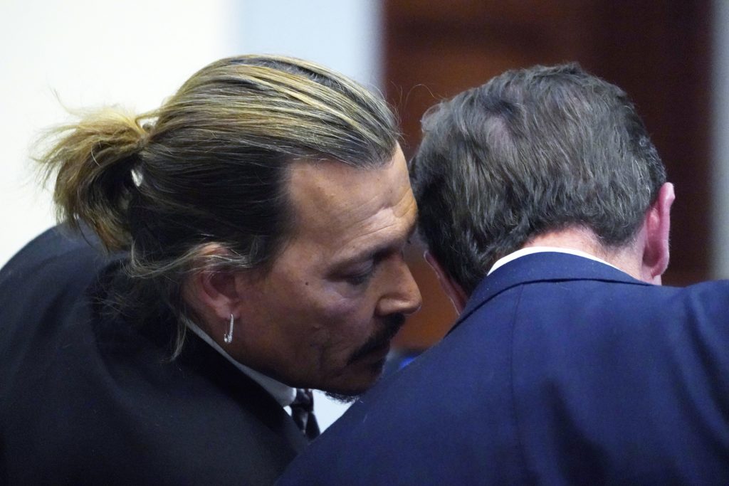 El médico de Johnny Depp revela que encontró su dedo en la escena de una pelea - johnny-depp-2-1024x683