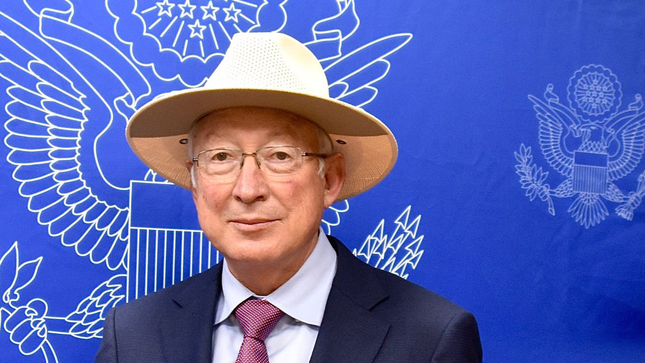 #Video Ken Salazar acude a Palacio Nacional tras acusación de AMLO contra funcionarios de EE.UU.