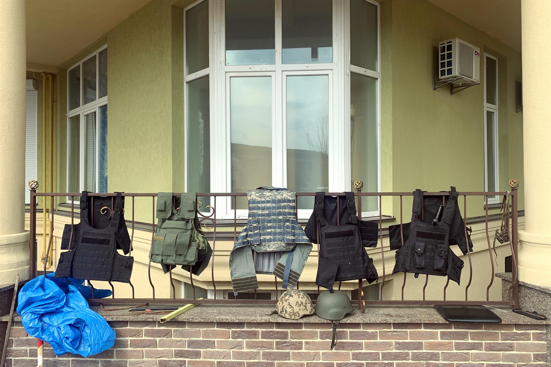 Tropas rusas se retiran de Kiev pero sus habitantes no creen que sea el fin