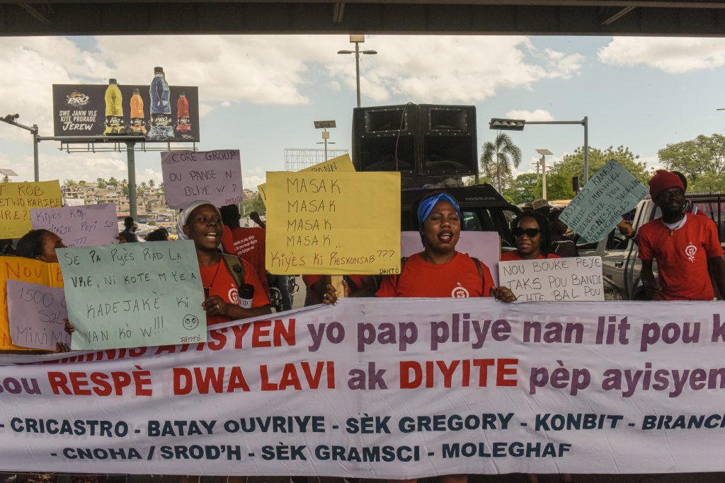 Las mujeres haitianas salen a las calles para exigir sus derechos - las-mujeres-haitianas-salen-a-las-calles-para-exigir-sus-derechos-2-1024x683