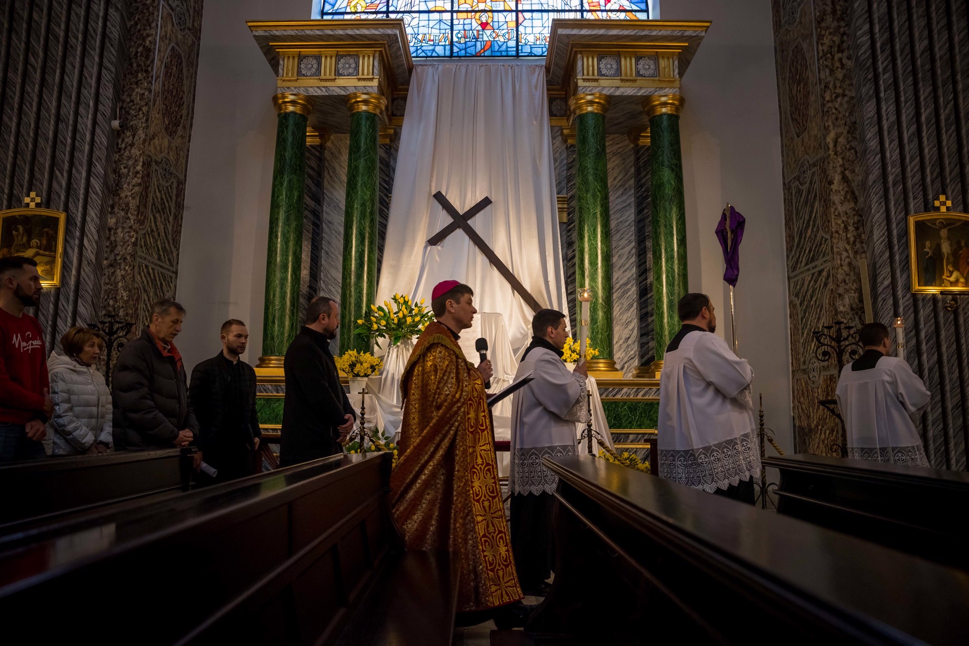 Los ucranianos católicos rezan por la paz y los mártires en Viernes Santo
