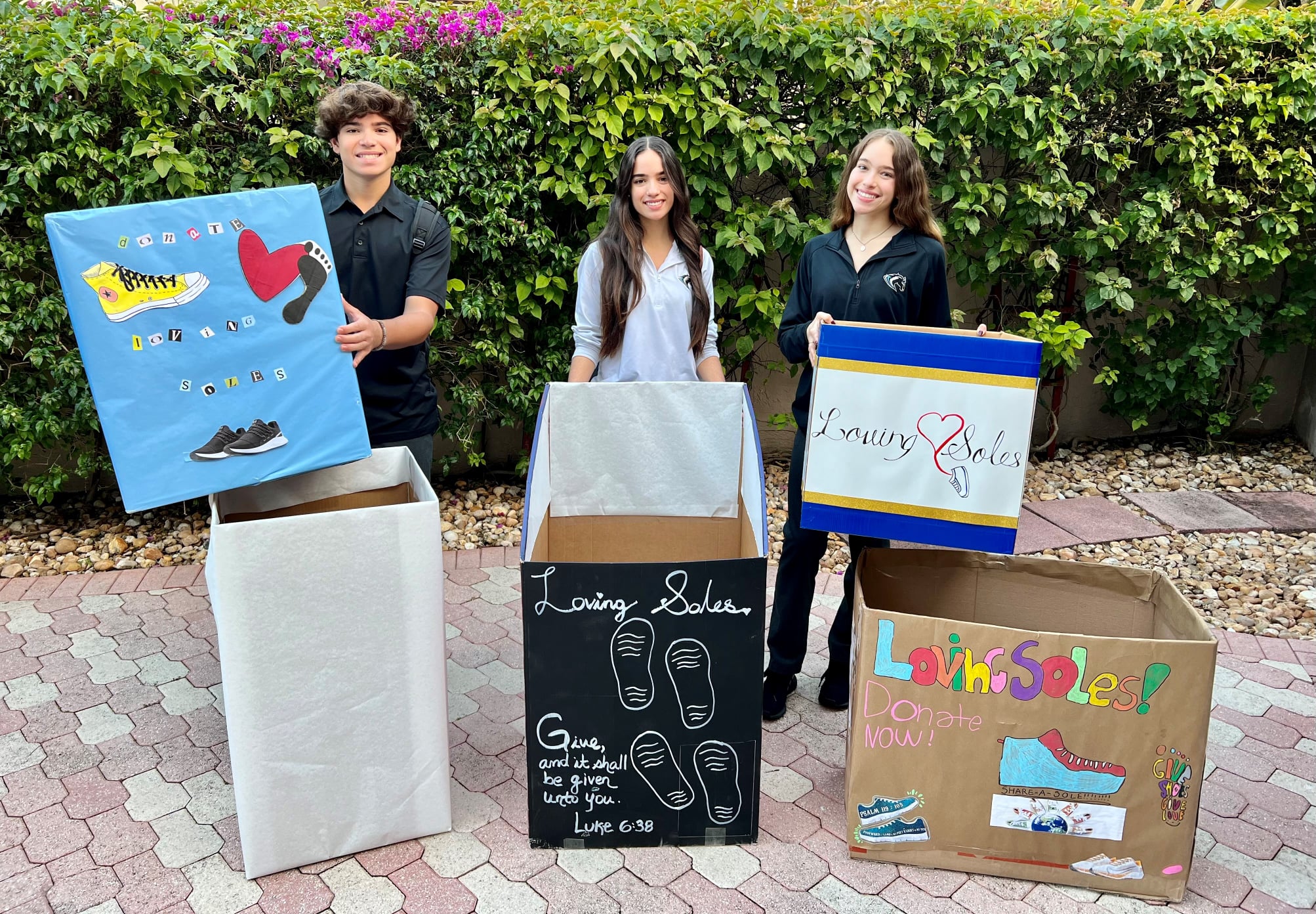 Estudiantes de Florida recolectan 12 mil pares de zapatos para los desamparados Estudiantes de Florida recolectan 12 mil pares de zapatos para los desamparados