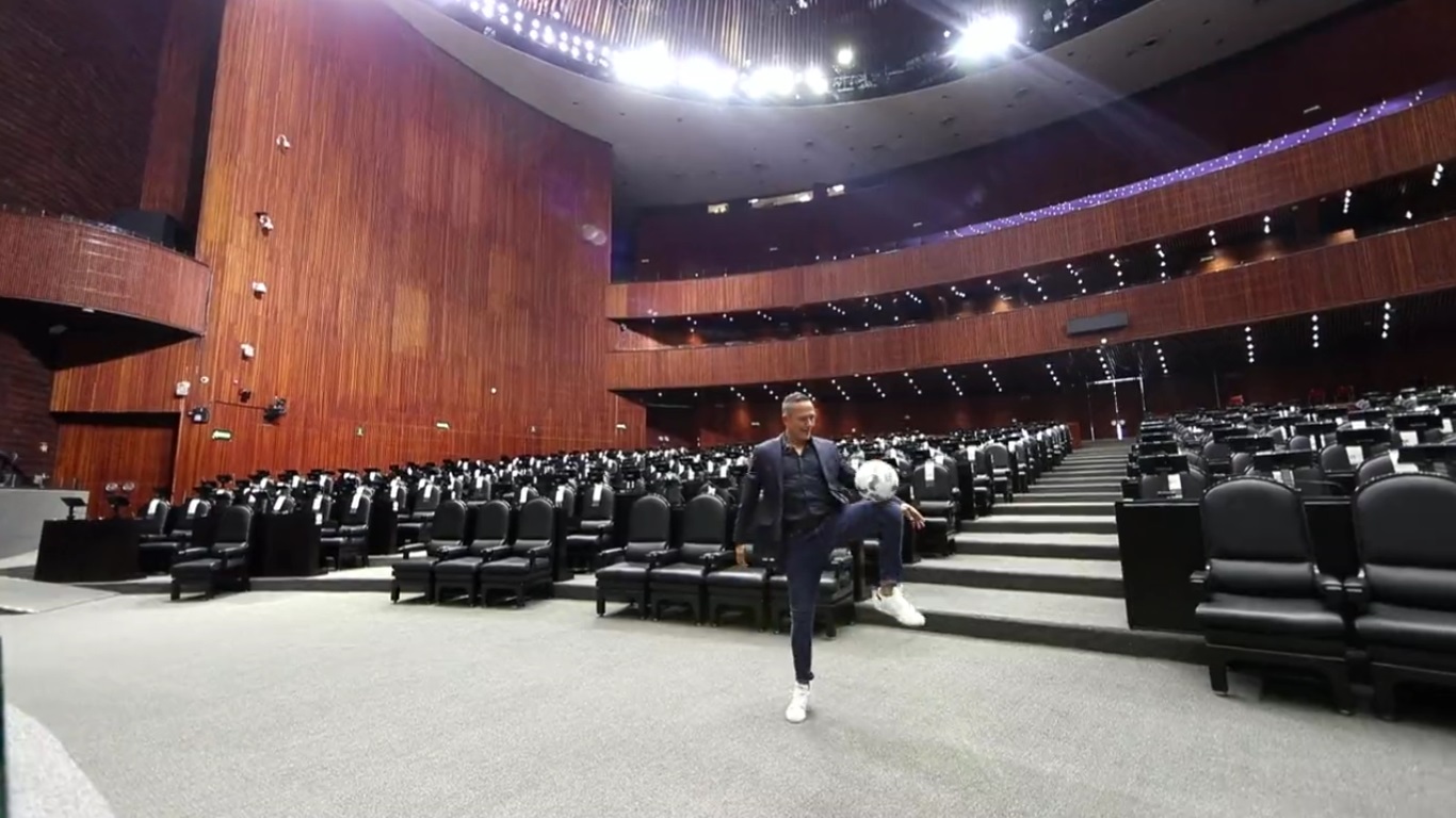 #Video Gutiérrez Luna juega ‘cascarita’ con el ‘Matador’ Hernández en Pleno de San Lázaro #Video Gutiérrez Luna juega ‘cascarita’ con el ‘Matador’ Hernández en Pleno de San Lázaro