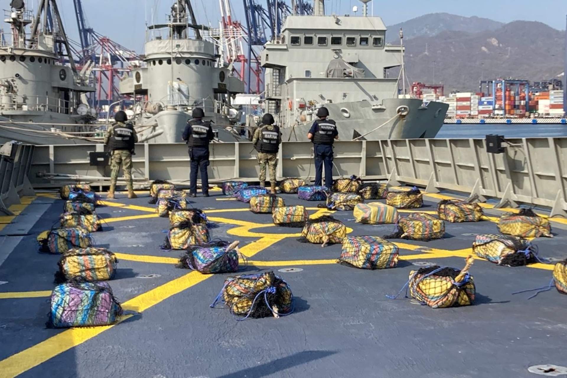 Marina asegura mil 700 kilos de cocaína en costa de Manzanillo, Colima Marina asegura mil 700 kilos de cocaína en costa de Manzanillo, Colima