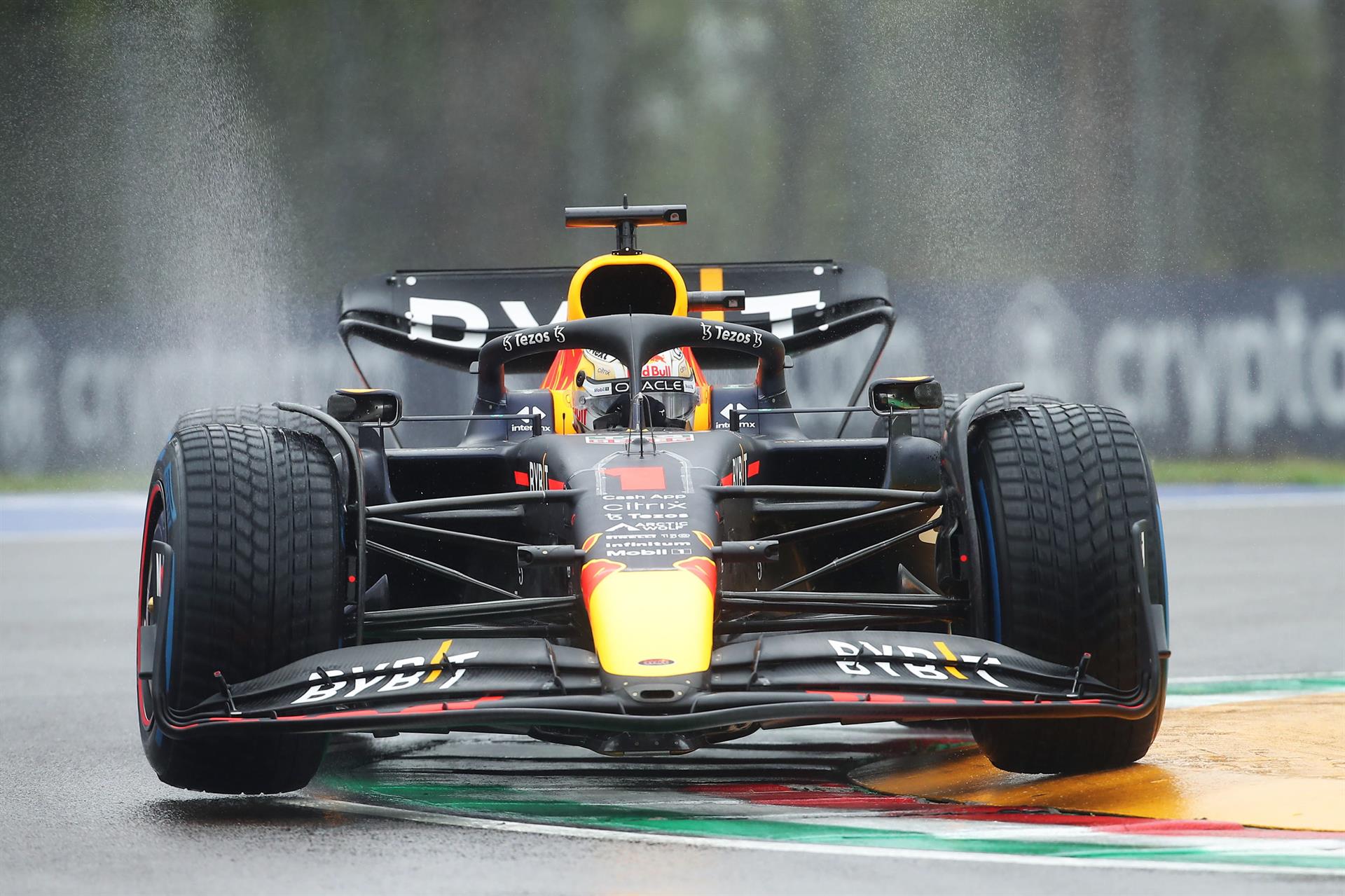 Verstappen sale primero en el sprint de Imola; Pérez fue séptimo