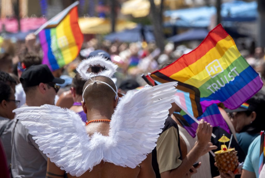 Miami Beach vuelve a ser escenario del orgullo gay con su mítico desfile - miami-beach-vuelve-a-ser-escenario-del-orgullo-gay-con-su-mitico-desfile-2-1024x690