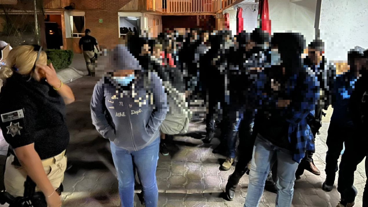 Encuentran en Ecatepec a 79 migrantes hacinados en un hotel