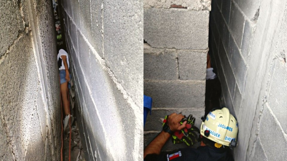 Niña queda atrapada entre paredes al intentar rescatar gatitos