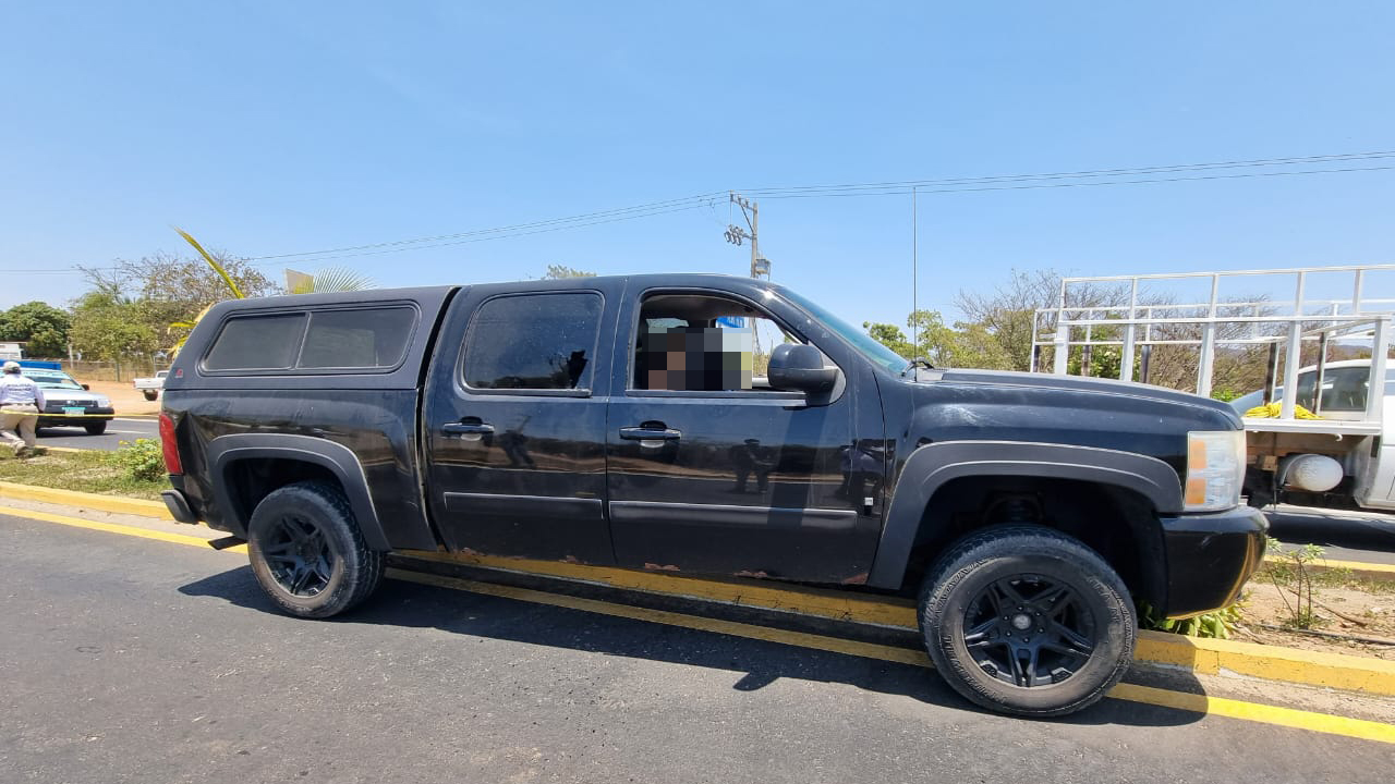 Asesinan a dos personas en Zicatela; viajaban en camioneta con placas de EE.UU.