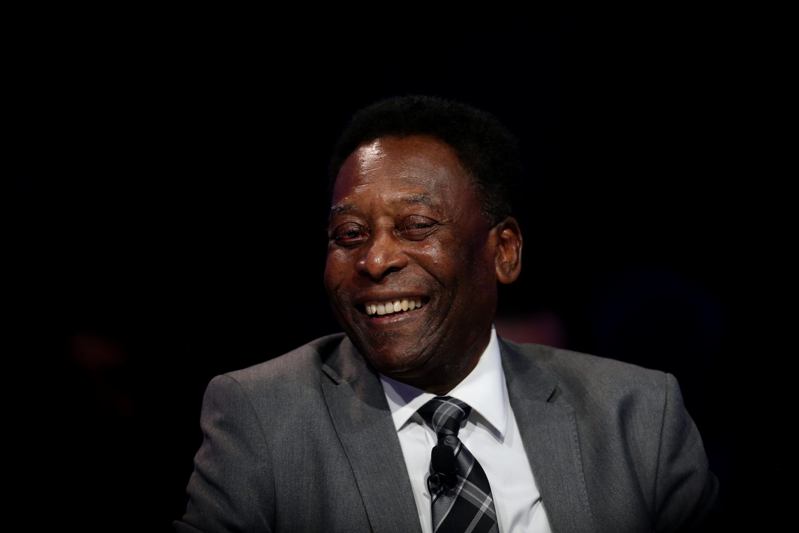 Pelé vuelve al hospital para seguir el tratamiento; su condición es “buena”