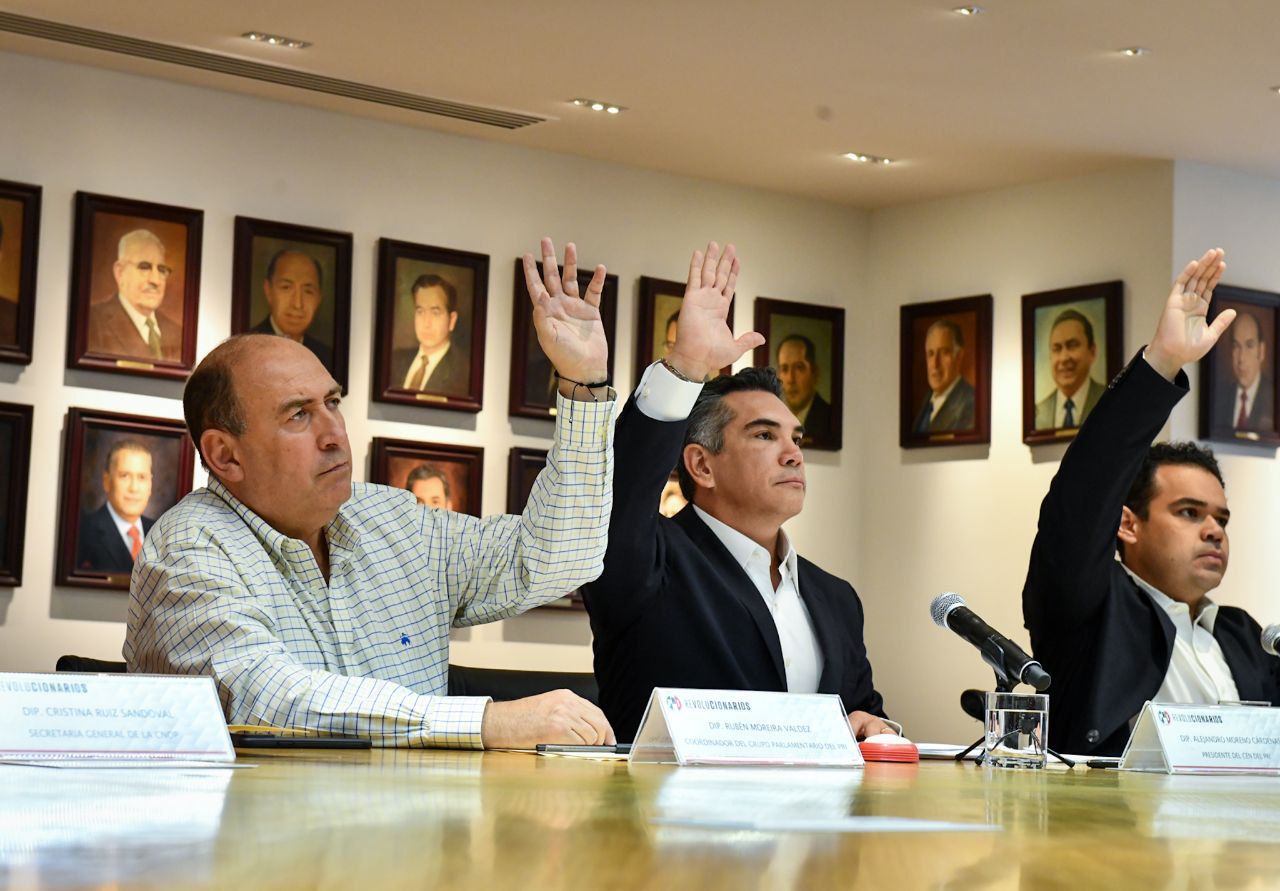 “¿Qué gana uniéndose con el PAN?: AMLO aumenta presión sobre PRI por Reforma Eléctrica