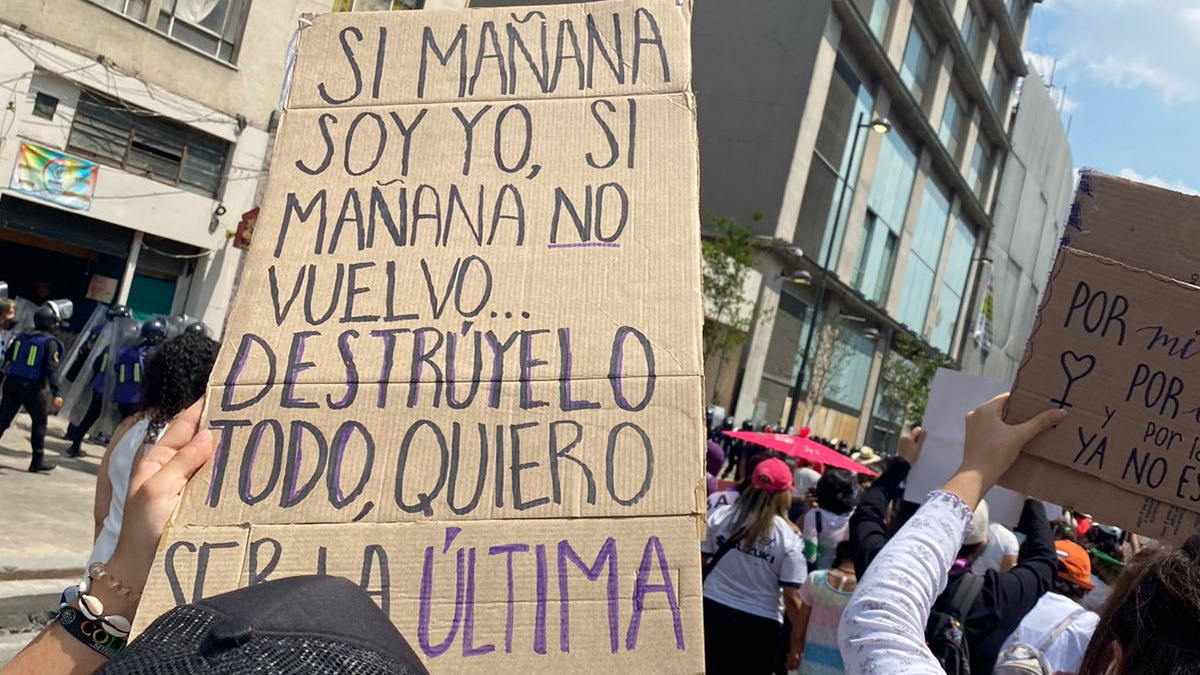 Marchan en CDMX para exigir justicia por feminicidios y desapariciones Marchan en CDMX para exigir justicia por feminicidios y desapariciones