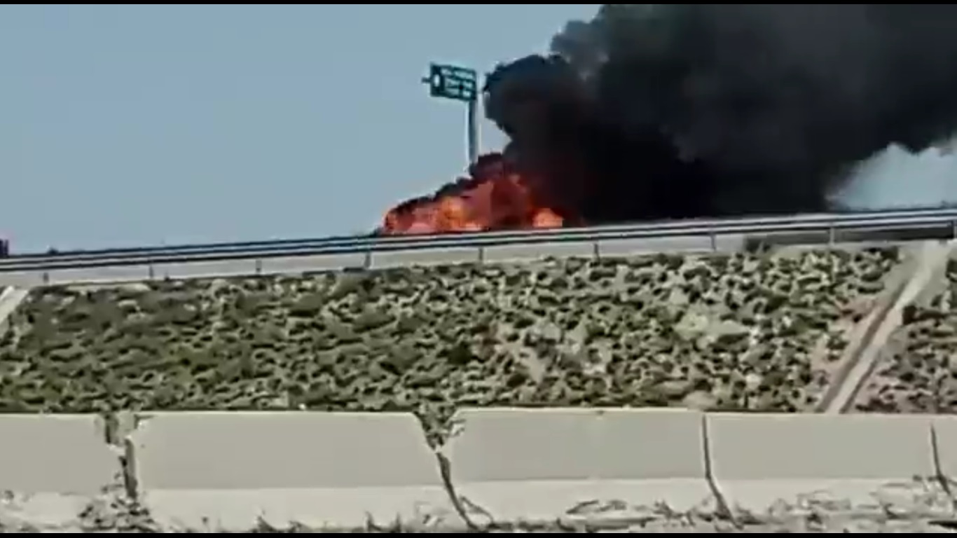 #Video Queman tráileres en puente fronterizo con Texas; transportistas retiran plantón y policías detienen a tres