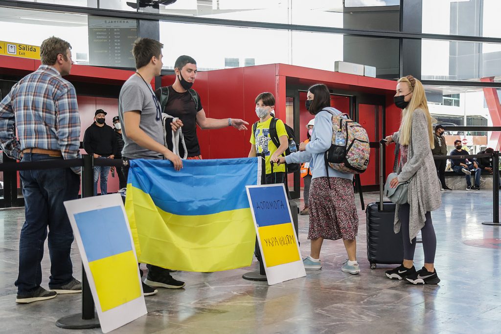 Refugiados ucranianos se quedan en un albergue temporal en Tijuana - refugiados-ucranianos-se-quedan-en-un-albergue-temporal-en-tijuana-3-1024x683