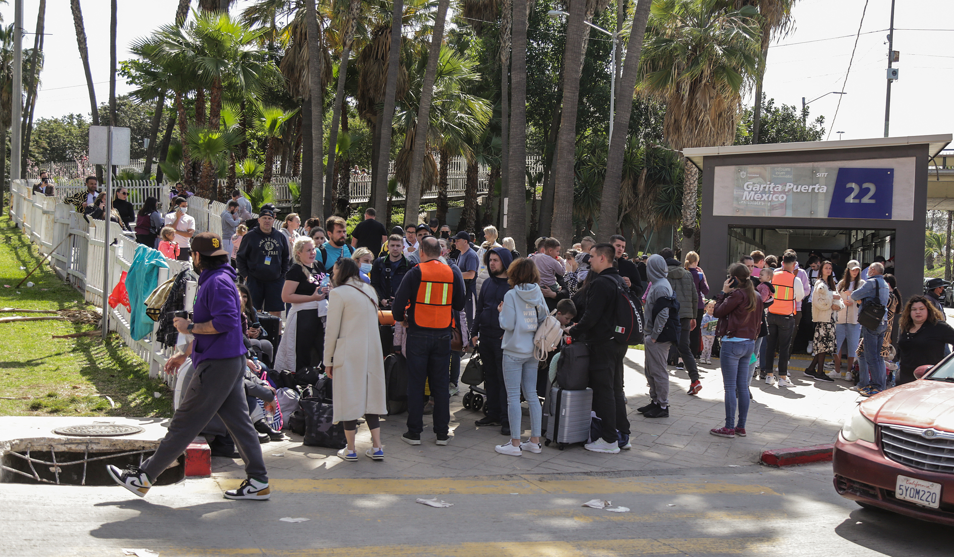 Refugiados ucranianos se quedan en un albergue temporal en Tijuana