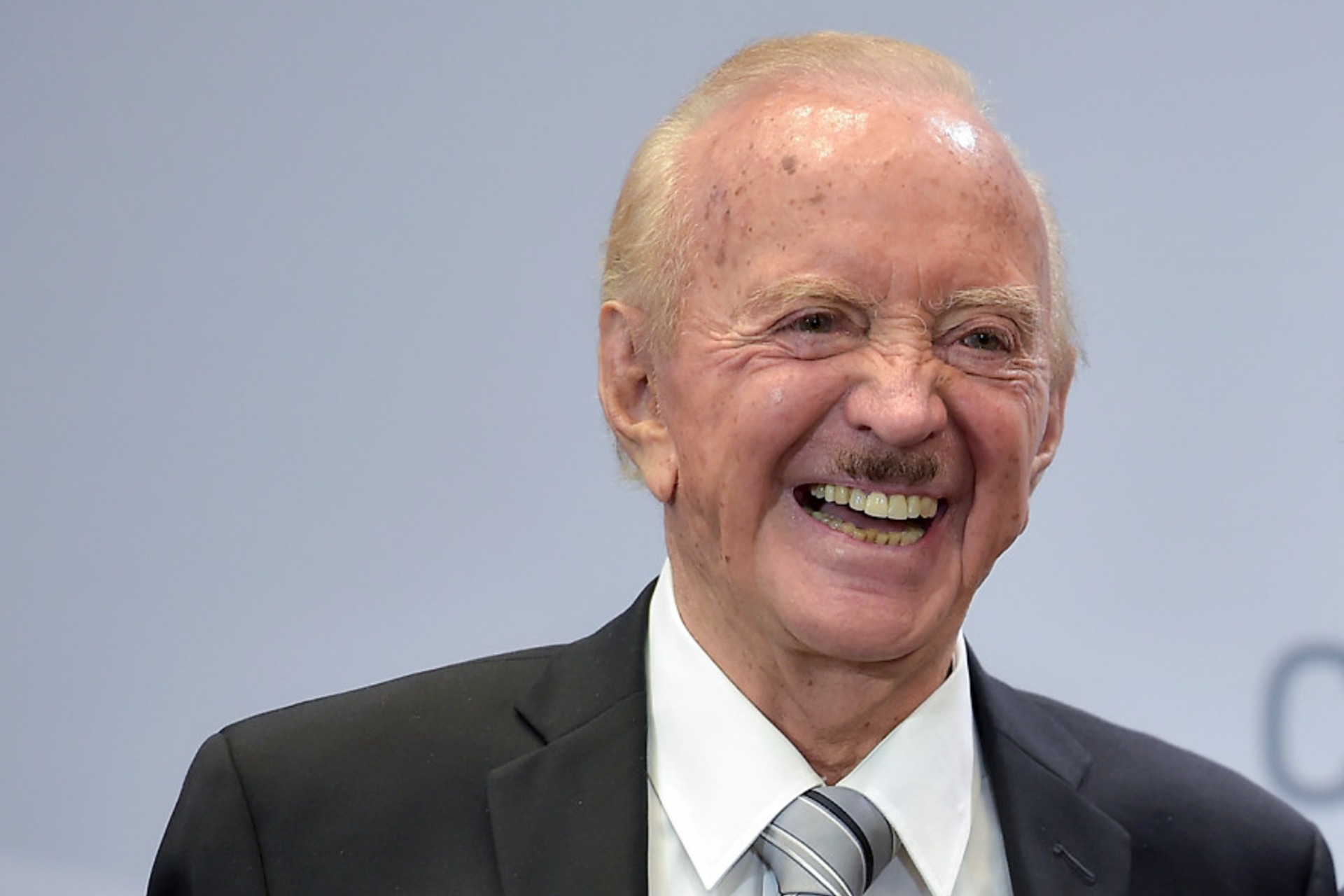 AMLO lamenta muerte de don Rogerio Azcárraga, fundador de Grupo Fórmula AMLO lamenta muerte de don Rogerio Azcárraga, fundador de Grupo Fórmula