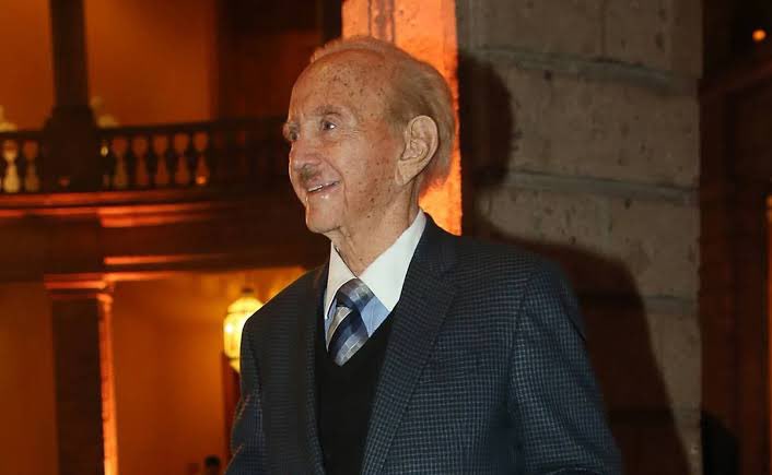 Periodistas lamentan muerte de don Rogerio Azcárraga Madero, fundador de Grupo Fórmula Periodistas lamentan muerte de don Rogerio Azcárraga Madero, fundador de Grupo Fórmula