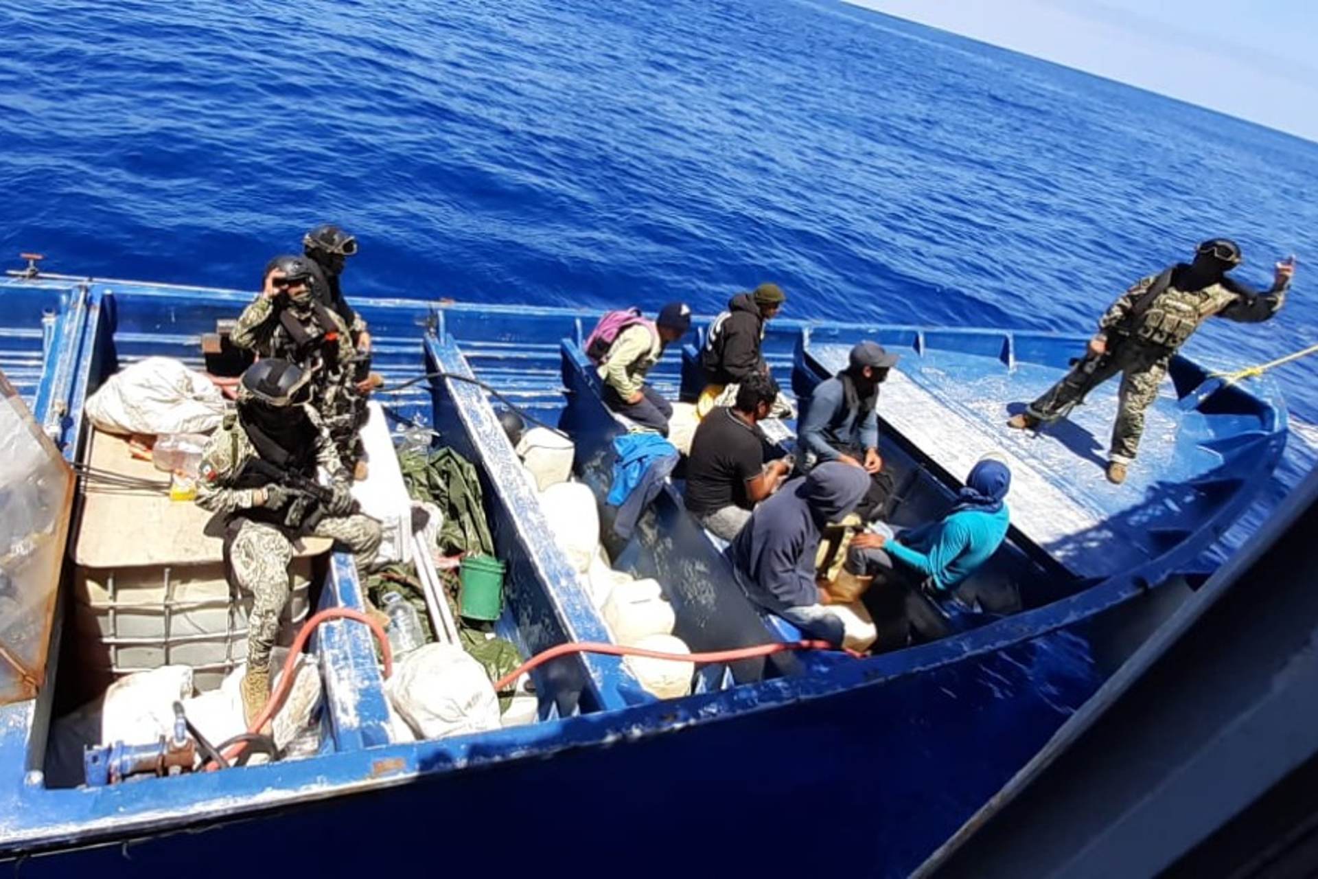 Aseguran 1.2 toneladas de cocaína frente a costas de Colima y Jalisco