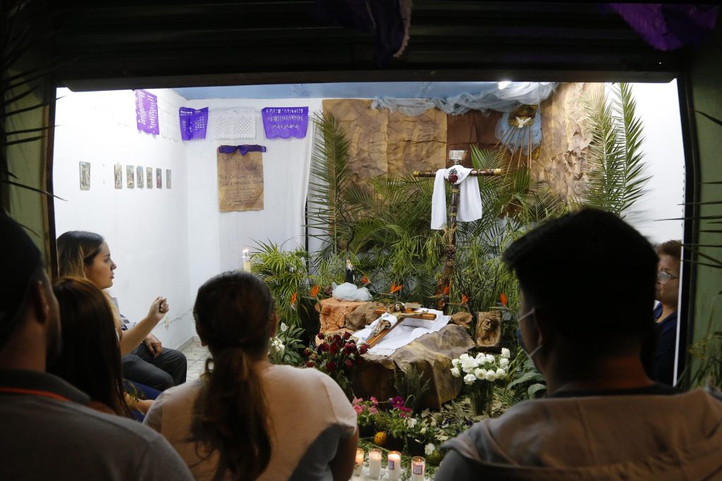 "Velan" imágenes de Cristos antiguos en Jalisco - tendido-cristos-san-miguel-hidalgo-jalisco-3-1024x683