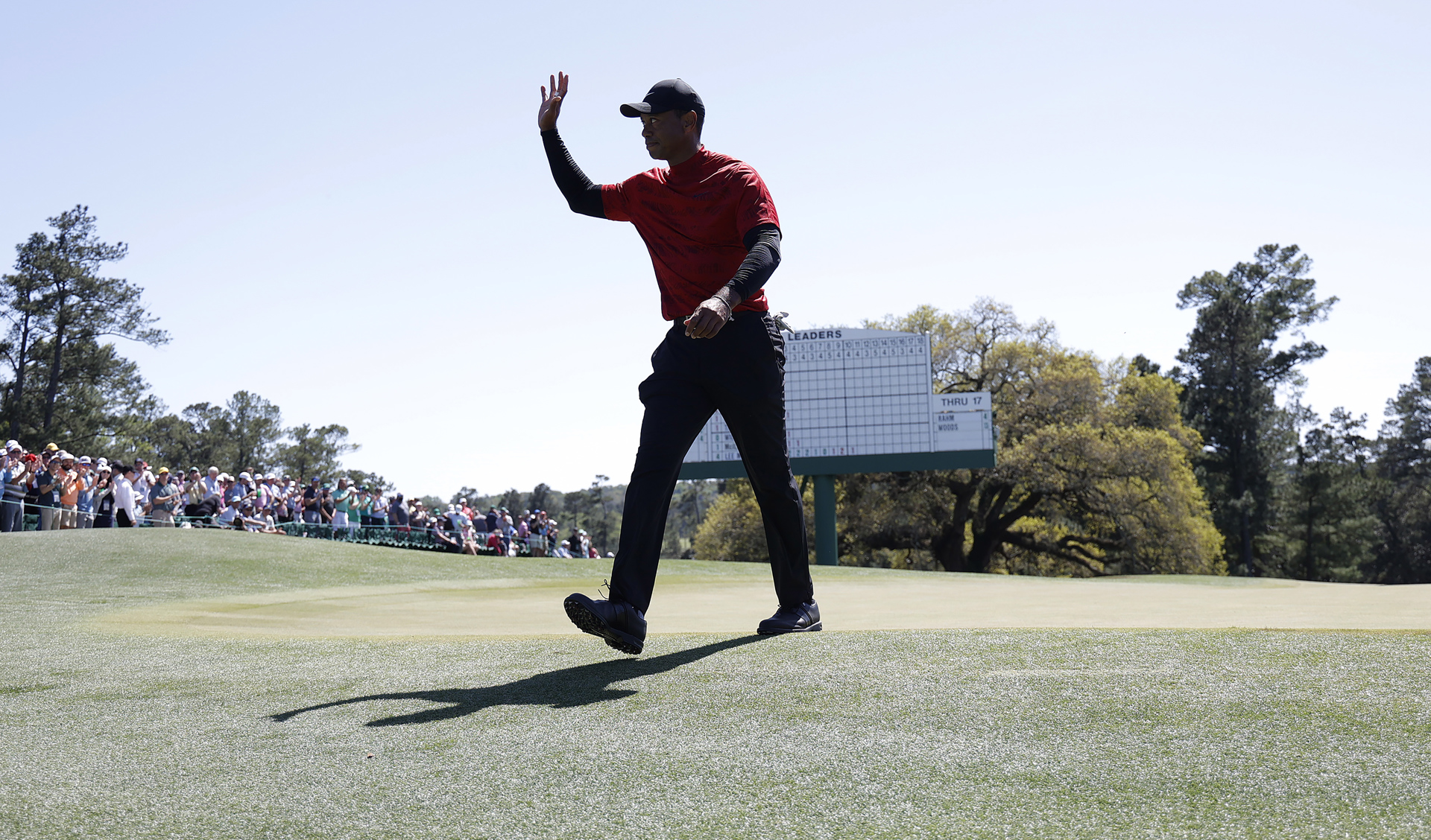 Tiger Woods acaba con 13 golpes sobre el par en su regreso