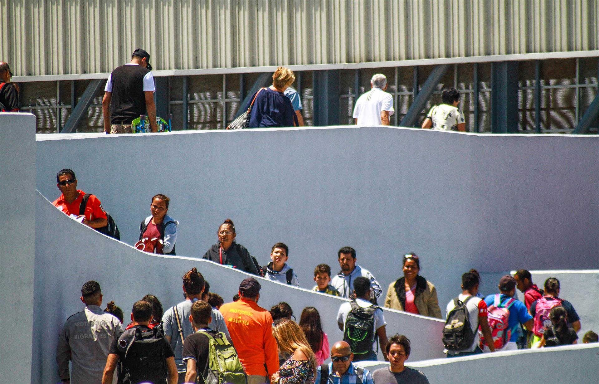 Migrantes varados en Tijuana cifran esperanzas en rescisión de Título 42 Migrantes varados en Tijuana cifran esperanzas en rescisión de Título 42