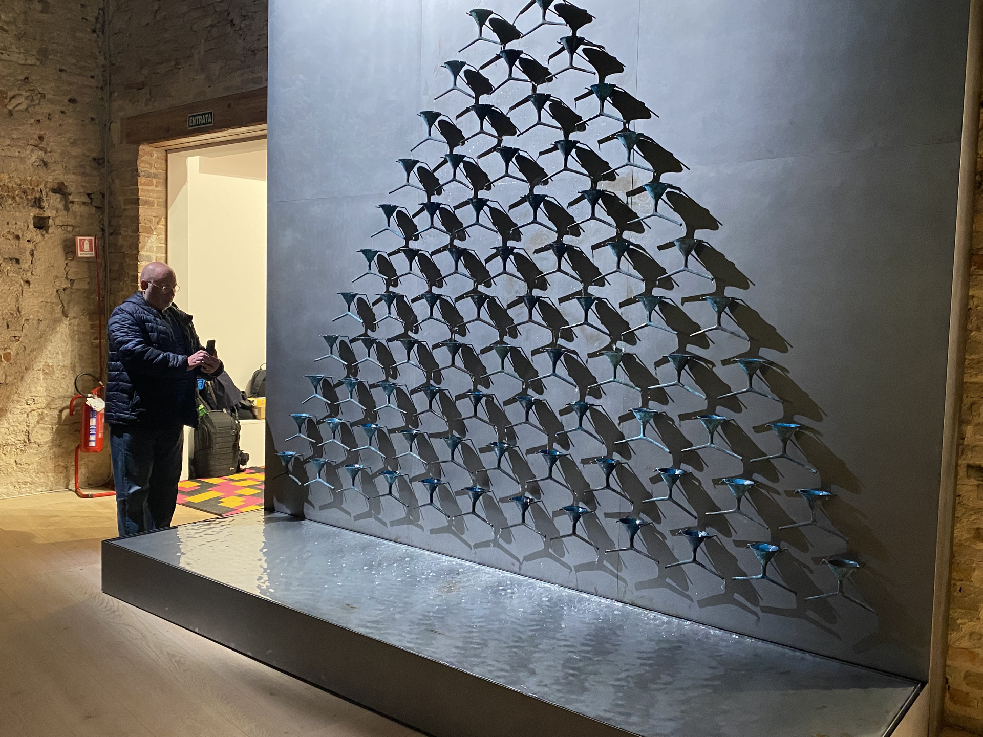 Ucrania critica el horror de las guerras en una Bienal sin Rusia