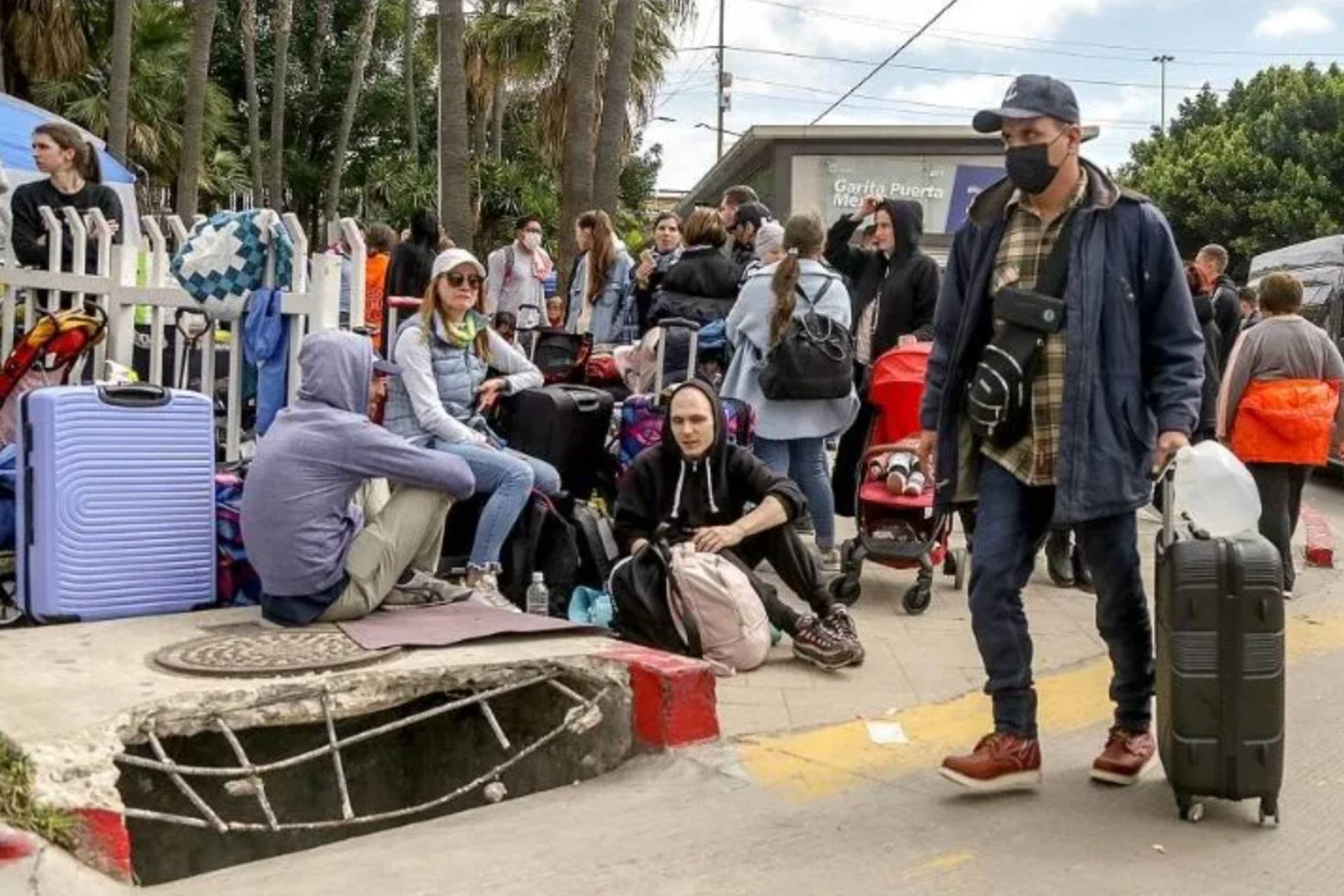 México pide a ucranianos que quieren asilo en EE.UU. no viajar a su frontera