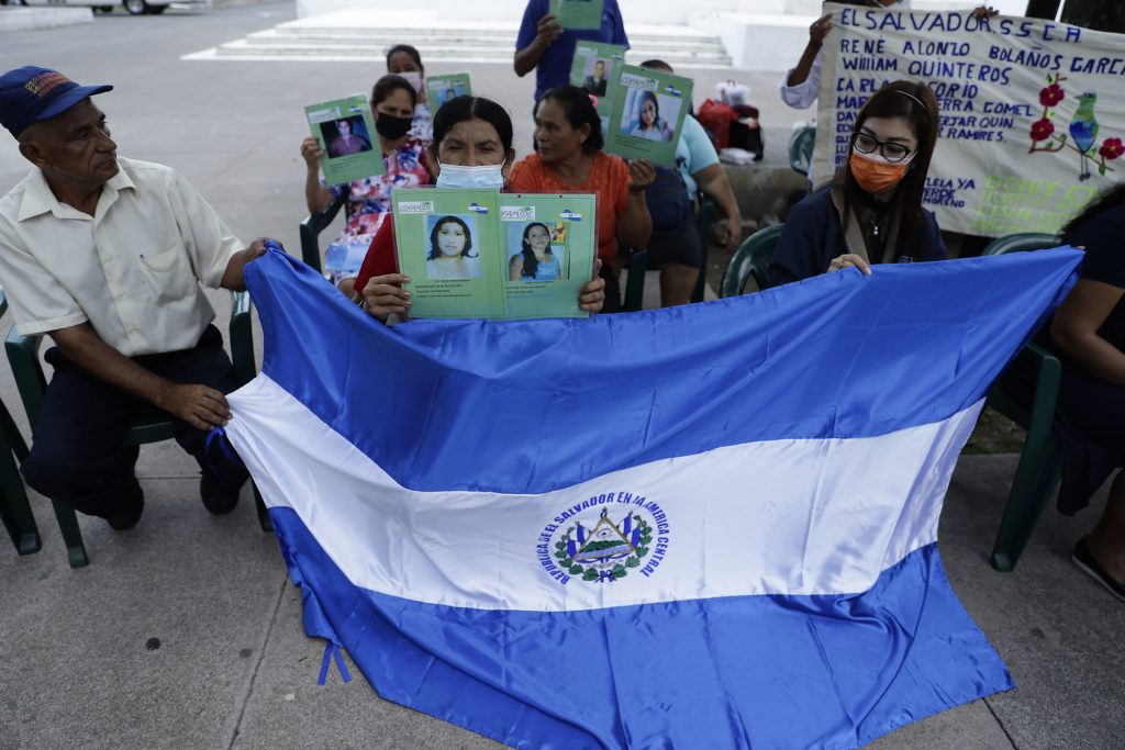 Salvadoreños parten a México en busca de migrantes desaparecidos - un-grupo-de-salvadorenos-parte-a-mexico-en-busca-de-migrantes-desaparecidos-2-1024x683